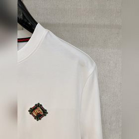 Новая модель мужской футболки с круглы