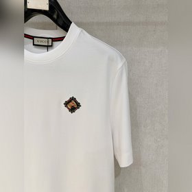 Новая модель мужской футболки с круглы