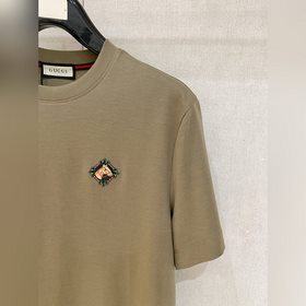 Новая модель мужской футболки с круглы