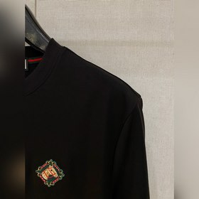 Новая модель мужской футболки с круглы