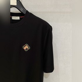 Новая модель мужской футболки с круглы