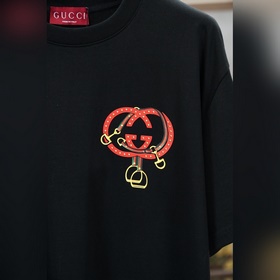 Gucci — новая весенне-летняя коллекция