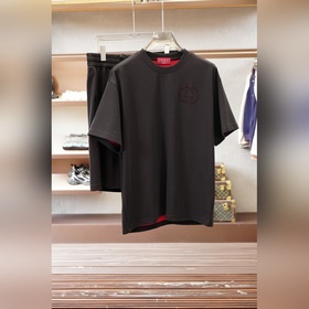 Gucci — модный комплект из тонких по