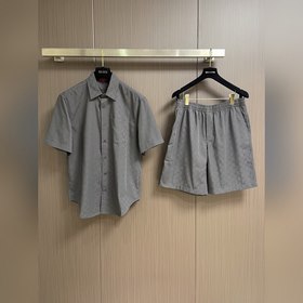 Цена рубашки — 2500, цена шорт — 2300 
