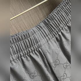 Цена рубашки — 2500, цена шорт — 2300 
