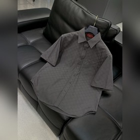 Цена верхней части — 2500, цена шорт —