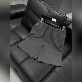 Цена верхней части — 2500, цена шорт —
