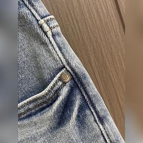 Джинсы бренда Hermes с логотипом, прош