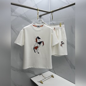 Новые весенне-летние комплекты Hermes：