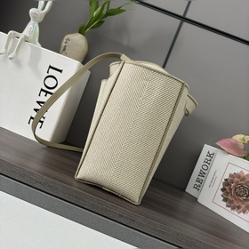 Новая сумка Loewe Font Tote из жаккард