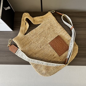 Сумка Loewe Slit в мини-формате из кок