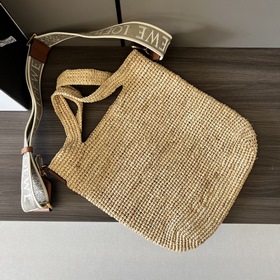Сумка Loewe Slit в мини-формате из кок