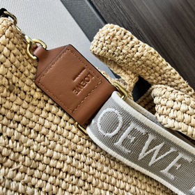 Сумка Loewe Slit в мини-формате из кок
