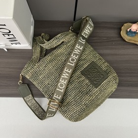 Сумка Loewe Slit в мини-формате из кок