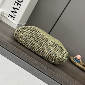 Сумка Loewe Slit в мини-формате из кок