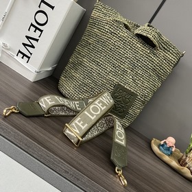 Сумка Loewe Slit в мини-формате из кок