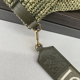 Сумка Loewe Slit в мини-формате из кок