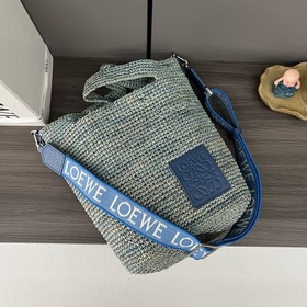 Сумка Loewe Slit в мини-формате из кок