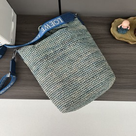 Сумка Loewe Slit в мини-формате из кок