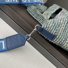 Сумка Loewe Slit в мини-формате из кок