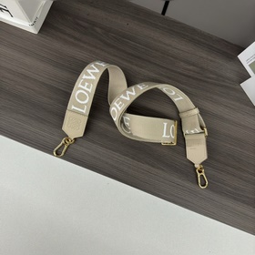 Новая модель Loewe с вышитыми широкими