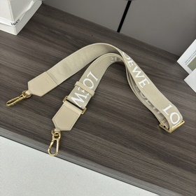Новая модель Loewe с вышитыми широкими