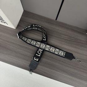 Anagram — двусторонняя вышитая бретель