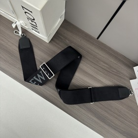 Новая модель Loewe с вышитыми широкими