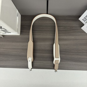 Новая модель Loewe： классический плече
