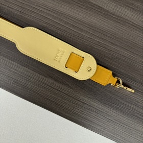 Новая модель Loewe： классический плече