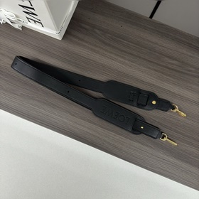 Новая модель Loewe： классический плече