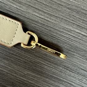 Новая модель Loewe： классический плече