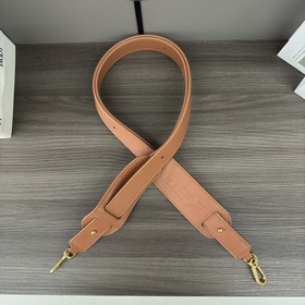 Новая модель Loewe： классический плече