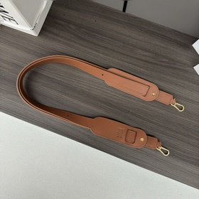 Новая модель Loewe： классический плече