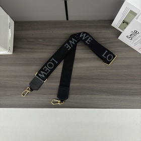 Новая модель Loewe с вышитыми широкими