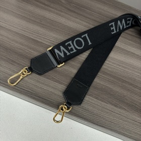 Новая модель Loewe с вышитыми широкими