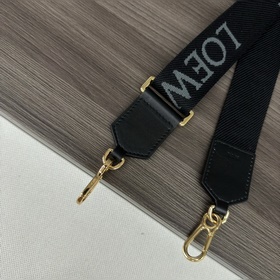 Новая модель Loewe с вышитыми широкими