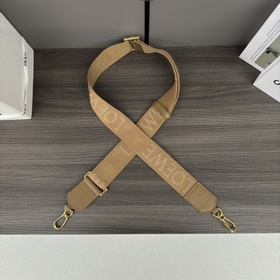Новая модель Loewe с вышитыми широкими