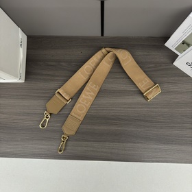 Новая модель Loewe с вышитыми широкими