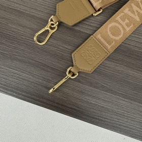 Новая модель Loewe с вышитыми широкими