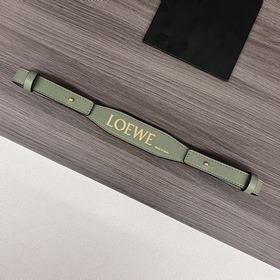 Классический брелок Loewe из натуральн