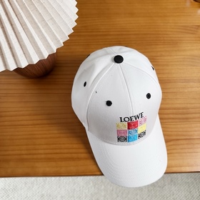 Бейсболка Loewe из коллекции весна-ле