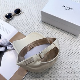 Новая бейсболка Loewe с оригинальным д