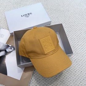Новая бейсболка Loewe с оригинальным д