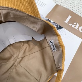 Новая бейсболка Loewe с оригинальным д