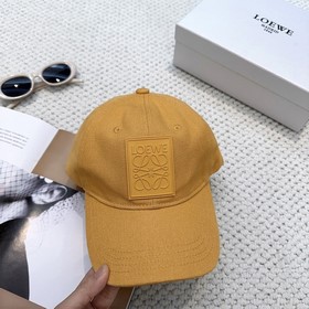 Новая бейсболка Loewe с оригинальным д