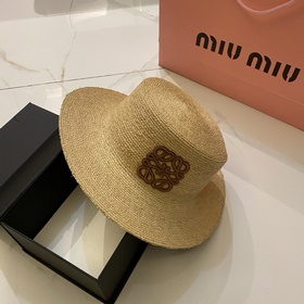 Loewe — шляпа с плоской тульей из соло