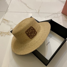 Loewe — шляпа с плоской тульей из соло