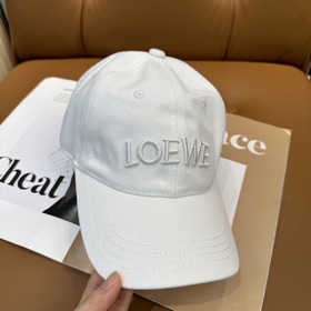 Новая бейсболка Loewe с оригинальным д