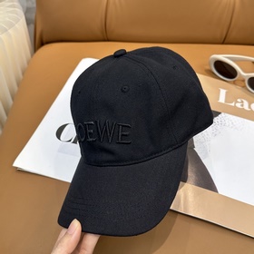 Новая бейсболка Loewe с оригинальным д
